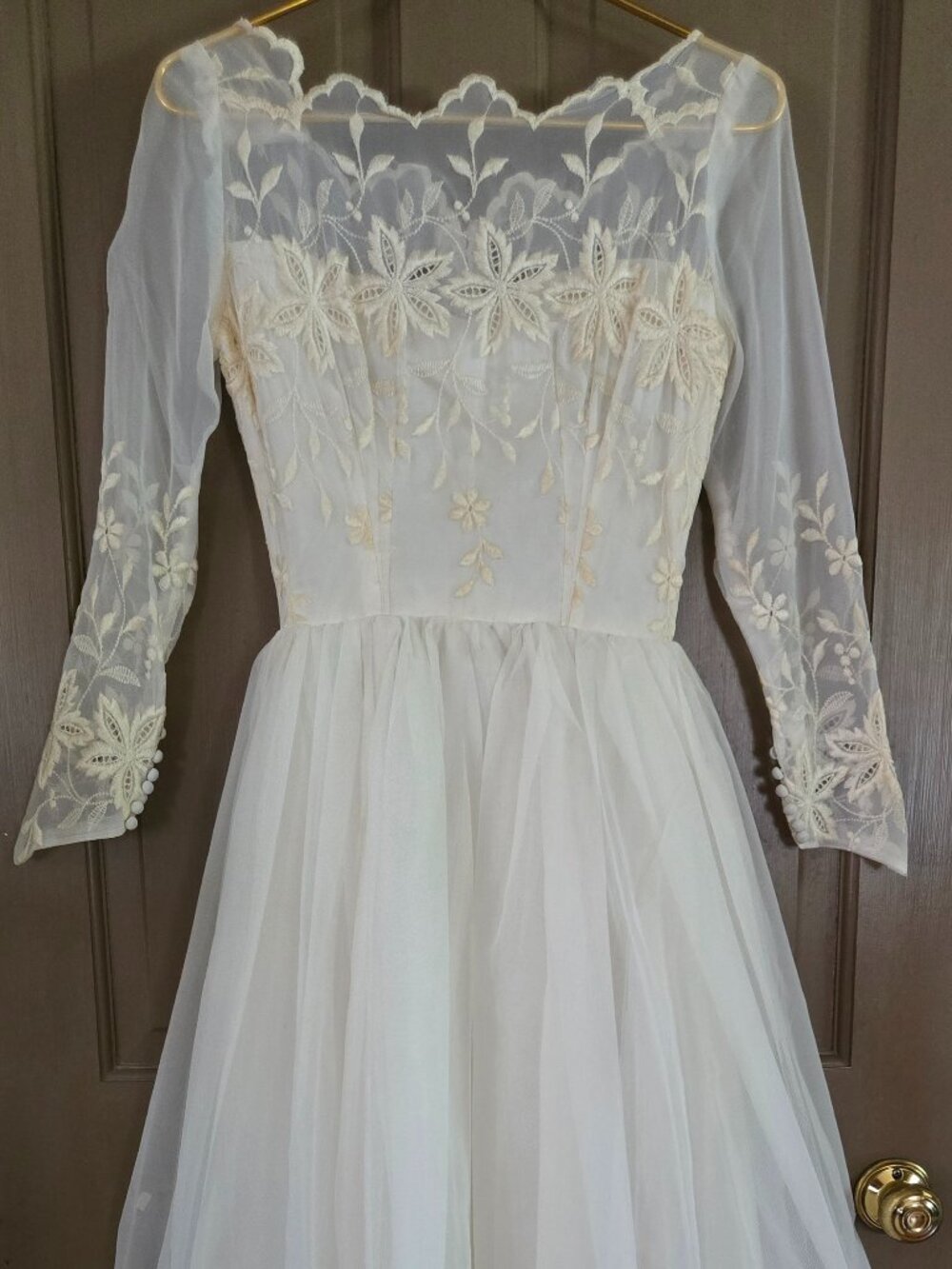 Antique 1950s Wedding Gown ~ Embroidered Lace ~ Ballerina Length ~ Size Small